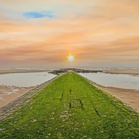 Beautiful With A Location On The 아파트 미들케르케